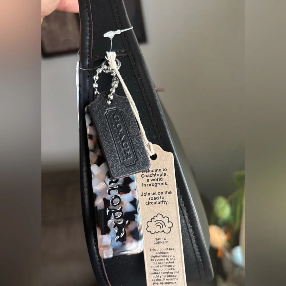 Authentic COACHTOPIA Leather Caterpillar shoulder magnetic closure hobo/card set - Picture 17 of 17